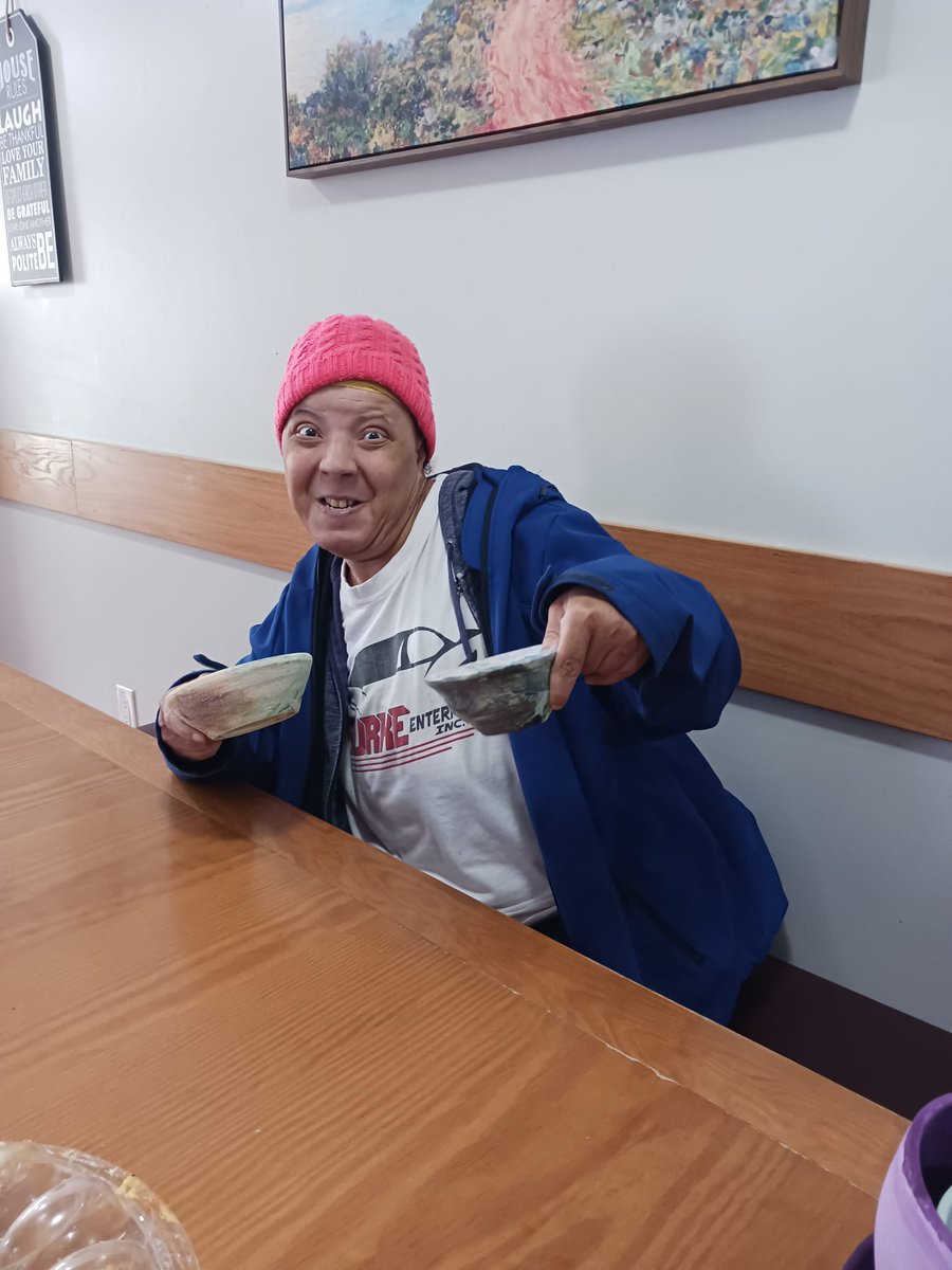 MetaCentre1986's tweet image. Yesterday we hosted a wonderful end of summer BBQ and clay party! Thank you to Cedar Ridge for your donation of clay pieces! @culture_to Everyone had so much fun! 🤩🎨 🍗🥗 #endofsummerbbq #happiness #goodfun #friends #clayart