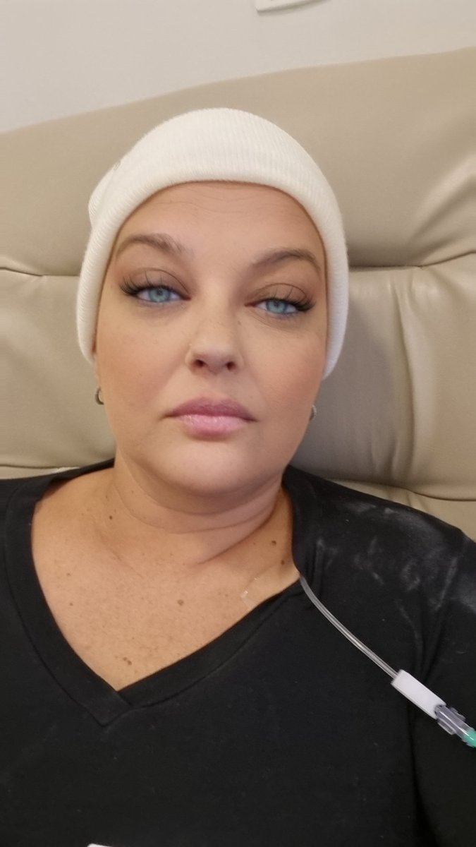 Bom dia meus amigos. 
Quem puder ajudar na minha vakinha,  com qualquer valor,  meu tratamento contra o câncer de mama. Compartilhem 🙏🏻
A ajuda vai p medicação, alimentação, no aluguel.
Muito obrigada 
Chave Pix  : alezani51@gmail.com