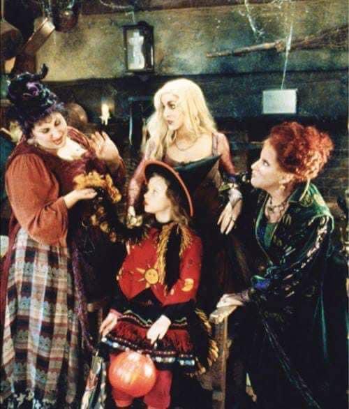thespookygirll's tweet photo. this era of disney halloween was the BEST https://t.co/GBgMRP5eAv