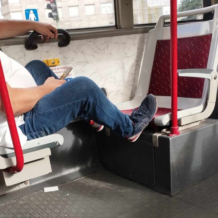 Respecta os espazos públicos 😡