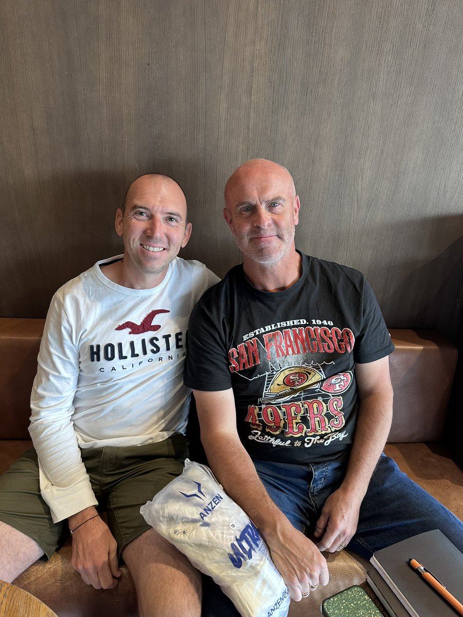 Great to catch up with Tony Elliott this morning and discuss plans for the coming year. 
Watch this space for some exciting opportunities with both <a href="/AnzenGk/">AnzenGK</a> and <a href="/TEGK1/">Tony Elliott 🏴󠁧󠁢󠁥󠁮󠁧󠁿</a> …
#goalkeepergloves #goalkeepercoaching #goalkeepereducation