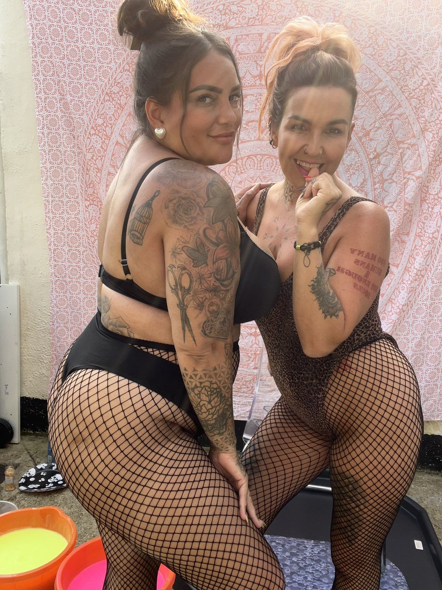 PrincessBratt4's tweet photo. Don’t forget to subscribe to my onlyfans to see this incredible duo in action! With @StickyVickyWAM
A very messy game show!
I now have 50% off and everything is unlocked 🔓
https://t.co/P96BZUY2KZ
#essexgungebabe #messycollab #messygirls #pieface #dirtywomen https://t.co/CvyD4xdn53