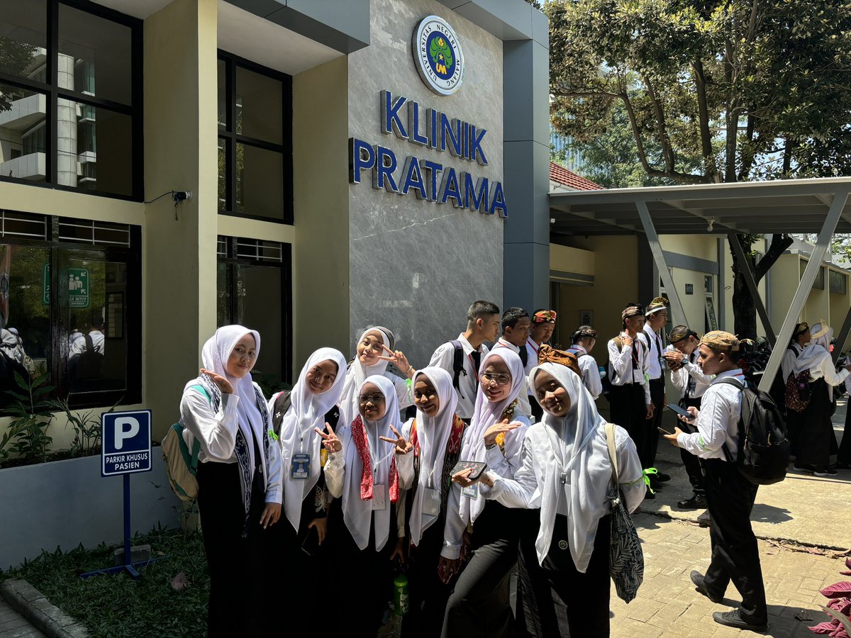 LailaUmniy's tweet photo. "Saya Laila umniya dari FT Bangga Menjadi Bagian dari Laskar Dewantara Muda 2024"
#Day3PKKMBUM2024
#PKKMBUM2024
#MabaUM2024
#BEMUM2024
#UMtheOnlyOne
#LaskarDewantaraMuda
#universitasnegerimalang
#NareswaraDrestantaArutala
#sehatbahagia
#prestasimendunia
#Adhikari https://t.co/aXn7Nu4oty