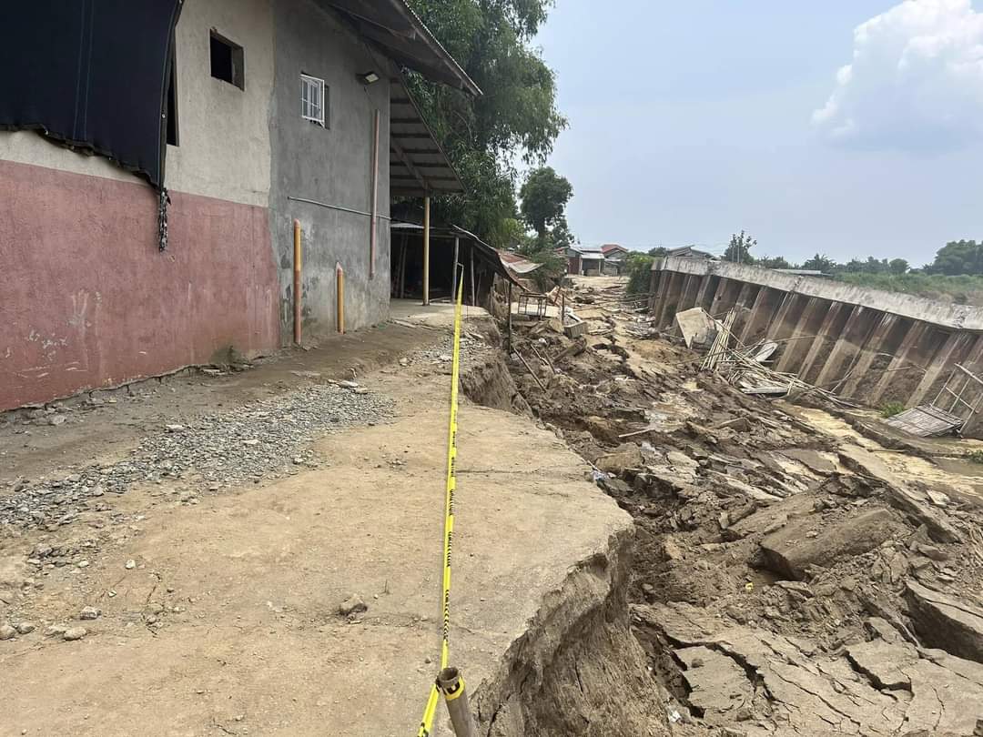 ai_ceniza's tweet image. 'Pampanga's Best' 
91M Infrastructure, gumuho na! 
The last photo must be the one to answer why?

Sabi sa inyo. God never sleeps. Kaya matakot na kayong mga kawatan sa pera ng gobyerno!