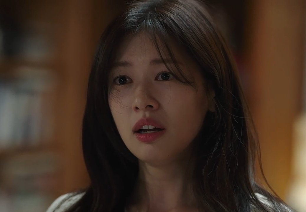 absea_d's tweet photo. "Why do I always have to be your pride and joy? Can't I just be your daughter for once no matter how pathetic or flawed I might be? Why do I have to cover up for your life?" 

#LoveNextDoorEp2 https://t.co/6lAsT92sbP