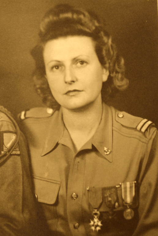 20 Août 1944. Après la Tunisie, l'île d'Elbe, la Corse, elle débarque en Provence. Sous ses ordres, 30 ambulancières. "On aurait donné notre peau pour sauver la France", dira-t-elle. Elle lui donnera au moins une jambe, dans les Vosges. La très grande Suzanne Rouquette Lefort.