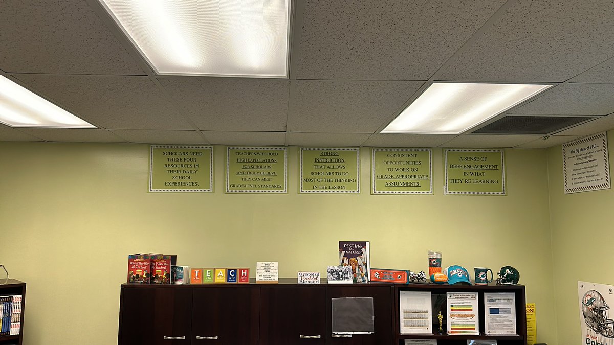 DPE_Fawn's tweet photo. @RPE_AP @rumble_marie @jenescandell @BCPS_DeputySupt @RPEMuseummagnet Looks 👍🏾 like you have been in my office lol https://t.co/oJDWqL3tyR