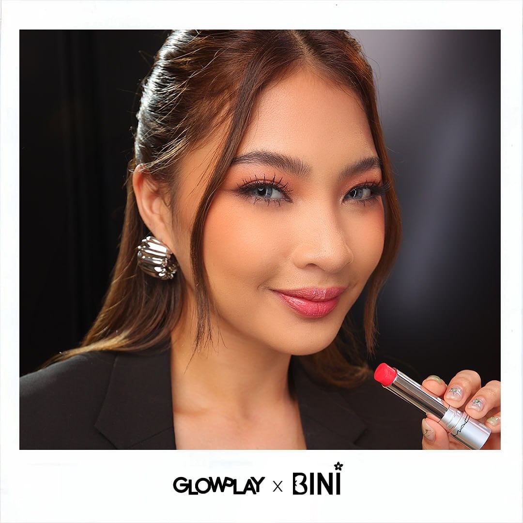 bini_colaiahjho's tweet photo. Gaganda! 😍

#ColAiahJho 
#MACxBINI #MACCosmeticsPH #MACGlowPlay #BINI @BINI_ph https://t.co/cscuLzi1Dj