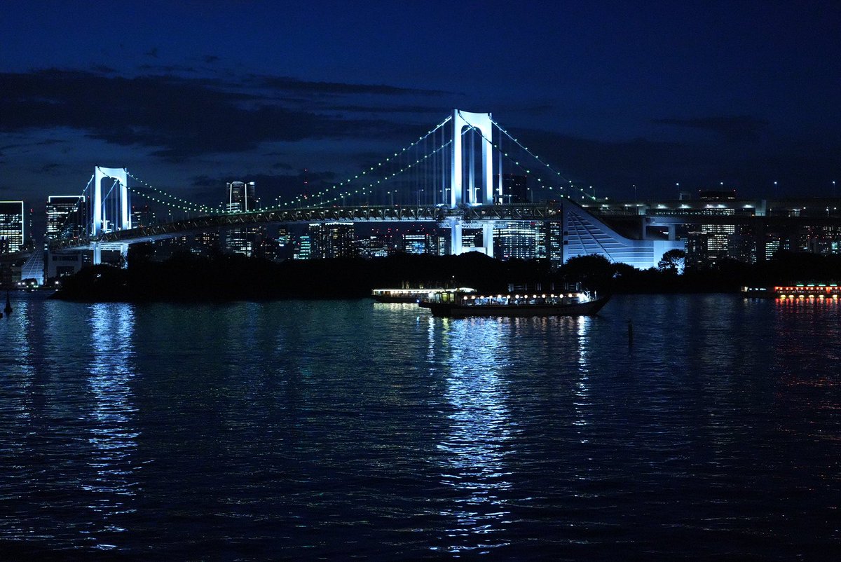FeastFelin's tweet photo. 夕暮れと夜🌇🌃

 #ファインダー越しの私の世界
 #キリトリセカイ
 #お台場
 #SonyAlpha https://t.co/T7BdlJ5Bwi
