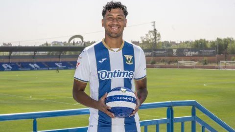 MCeleste1923's tweet photo. Renato Tapia (@renatotapiac): "Vengo de un entorno que fue difícil los últimos años. En el @RCCelta estuvimos luchando mucho por la permanencia, fueron momentos muy difíciles (en referencia a que pode aportar a súa experiencia)" https://t.co/fZ0xbAEHXh