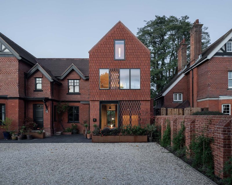 The Avenue by <a href="/RobinLeeArch/">Robin Lee</a> adds a side extension with a carefully crafted brick facade to sit harmoniously within the Petersfield Conservation Area ow.ly/TM8L50SWULr