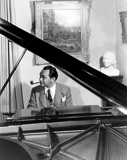 CitizenScreen's tweet photo. Edward G. Robinson at the piano, photographed by Peter Nyholm for Vogue, 1940 #DailyRobinson https://t.co/V4VflGMPm3