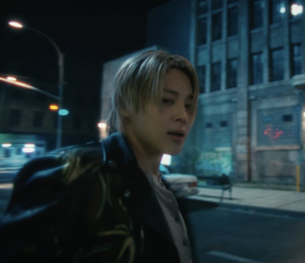 Lagu solo Jimin, Who, telah mencapai pencapaian besar dengan menduduki tempat pertama di carta Spotify AS dengan 2.1 juta penstriman.

#Jimin #Who #SpotifyCharts #KPopHistory