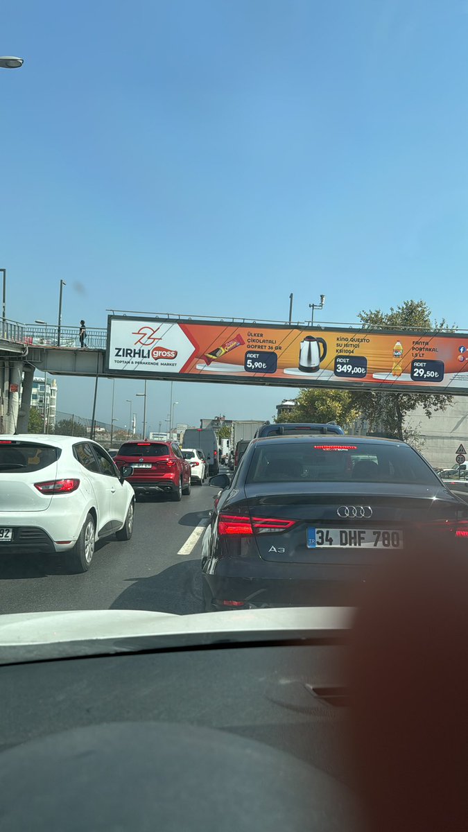 Daha Küçükçekmeceye gelemedim 1 saati geçti. Allah sizi bildiği gibi yapsın