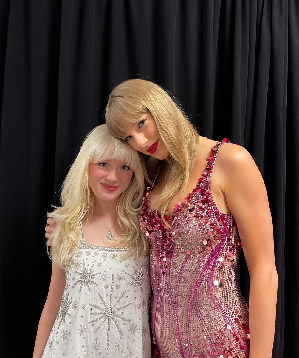 AngelofTaylor13's tweet photo. 😭😭😭🩷🩷 https://t.co/a5MA0FKtnn