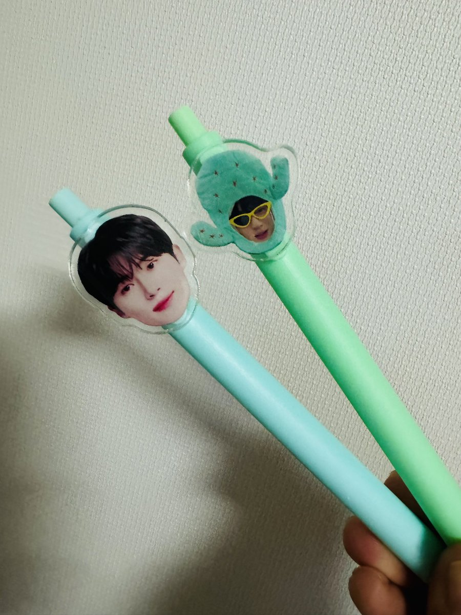 #이벤트 #RT

그...제가 덕메들과 함께 나누려고 만든
볼펜이 수량 계산 착오로 좀 남았어요?
구래서 첫 이벤트(? 라고 하는게 맞는지 
모르겠지만 하여튼 해보려합니다
다섯분께 볼펜 두 가지 종류 모두 드립니다💙

RT+맘찍 해주신 분들 중 
당발할게요😎
(당발은 아마도 다음주 주말쯤?)