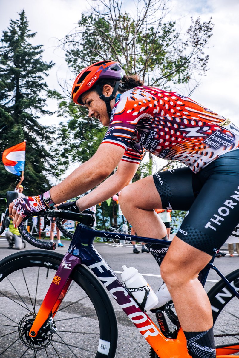 SUPACAZ's tweet photo. Nothing but love @hphcycling 🇫🇷💛💜🧡

#Supacaz #SuperStickyKush #Bartapes #OilSlick #Splat #LimitedEdition #LeTourFemmes #hphcycling #humanpoweredhealth https://t.co/jjEtcaKcZ8