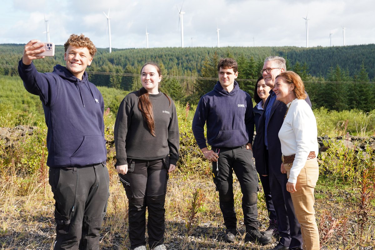 Egni gwyrdd yw egni’r dyfodol, ac mae gan Gymru gymaint o botensial.

Wales has such potential for renewables. We will continue to invest in cleaner energy through Trydan Gwyrdd Cymru and the highly skilled jobs and benefits that come with it.

Diolch am y croeso 🏴󠁧󠁢󠁷󠁬󠁳󠁿