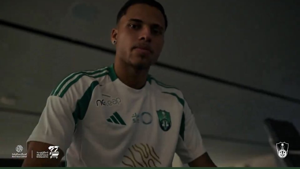 AFC4NET's tweet photo. 🚨🗣️|| الكسندر غوميز :

جماهير الأهلي ودعمها للاعبين يشبه تماما الجمهور البرازيلي في كل شي 🔥🔥💚! https://t.co/AWfRfgUOs8