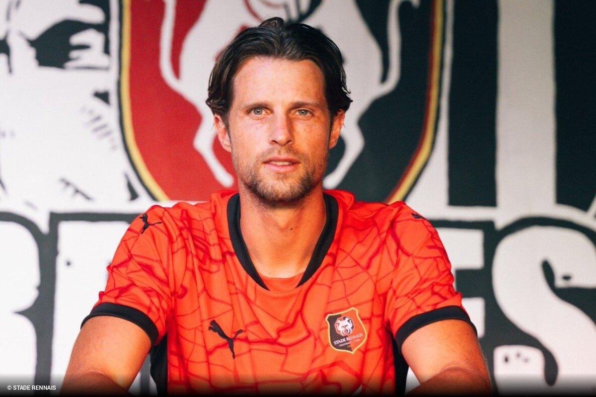FandemonSRFC's tweet image. Pour ceux qui ne le savent peut-être pas, Hans #Hateboer 🇳🇱 a été recruté pour pallier au départ de Lorenz #Assignon (AS Roma).

Il devrait donc jouer titulaire sur le flanc droit avec Rennes (avec Seidu ?)

[#MercatoSRFC]