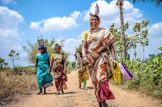 DevarajSdevaraj's tweet image. சகித்துக் கொண்டு வாழாமல், கஷ்டத்திலும்!!

ரசித்துக்கொண்டே வாழும்!!

வாழ்க்கை தான்
கிராமத்து வாழ்க்கை..