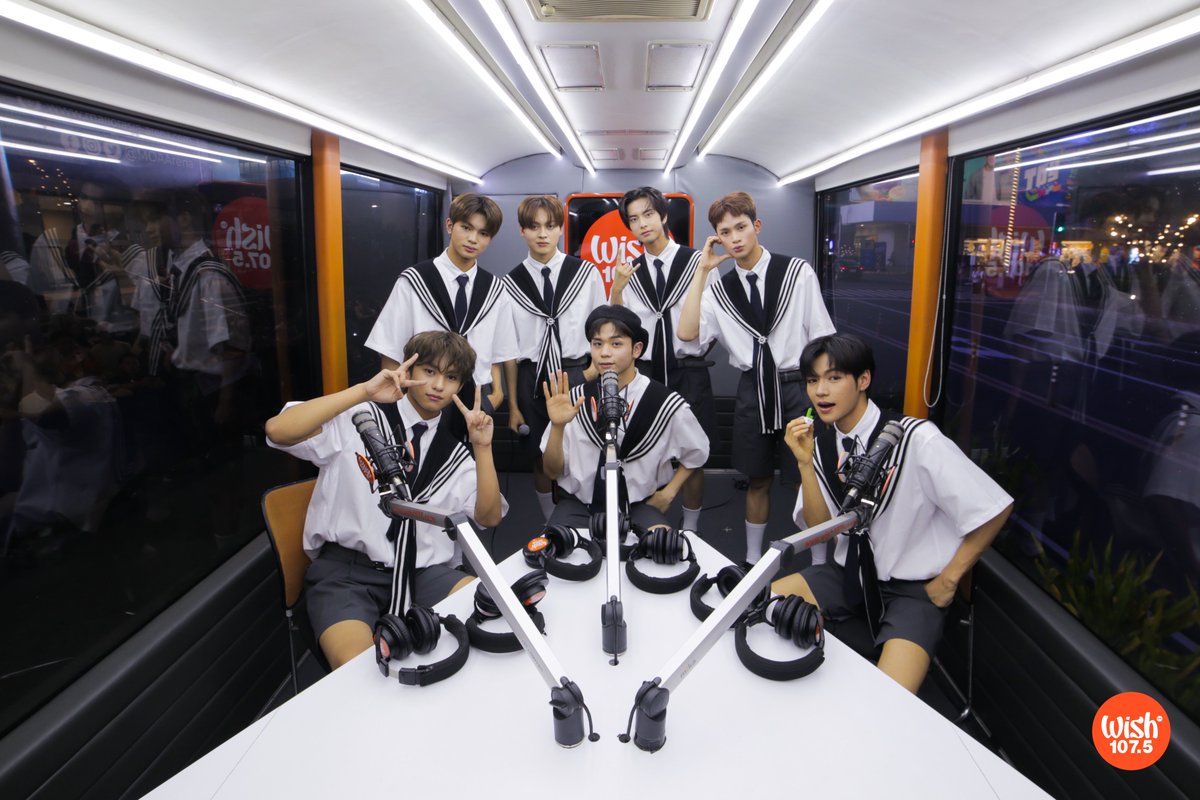 wish1075's tweet photo. The boys of South Korea-based group @HORI7ONofficial graced everyone with their comeback Wish Bus performances of "SUMAYAW SUMUNOD," "Lovey Dovey," and "Salamat." https://t.co/TGtOc2phKa
