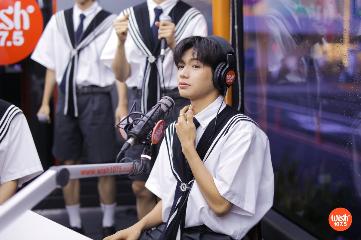 wish1075's tweet photo. The boys of South Korea-based group @HORI7ONofficial graced everyone with their comeback Wish Bus performances of "SUMAYAW SUMUNOD," "Lovey Dovey," and "Salamat." https://t.co/TGtOc2phKa