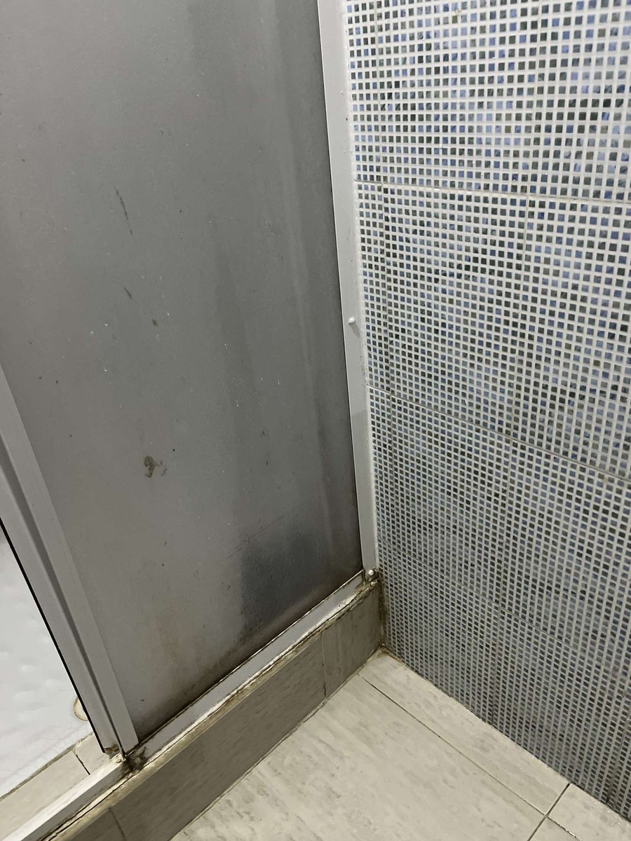 Vue que c’est le bureau des plaintes, regardez ce que booking.com refuse de me rembourser un logement infesté de cafard, de la moisissure sur les murs, pas de climatiseur alors que mentionné sur l’annonce.