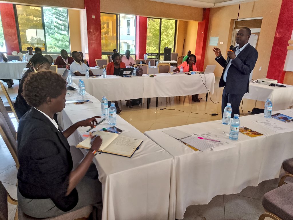 CEFTRAWESTNILE's tweet photo. Today, our #CommunicationOfficer & #ProgramsManager participated in the reflection meeting with partners organized by #VNG to evaluate the approaches of engagement with #AruaCityLeaders & partners during activity implementation.
#VNGInternational #SURA #CEPAD #SIHA #WENDA, #etc. https://t.co/w8UXFq0qSn