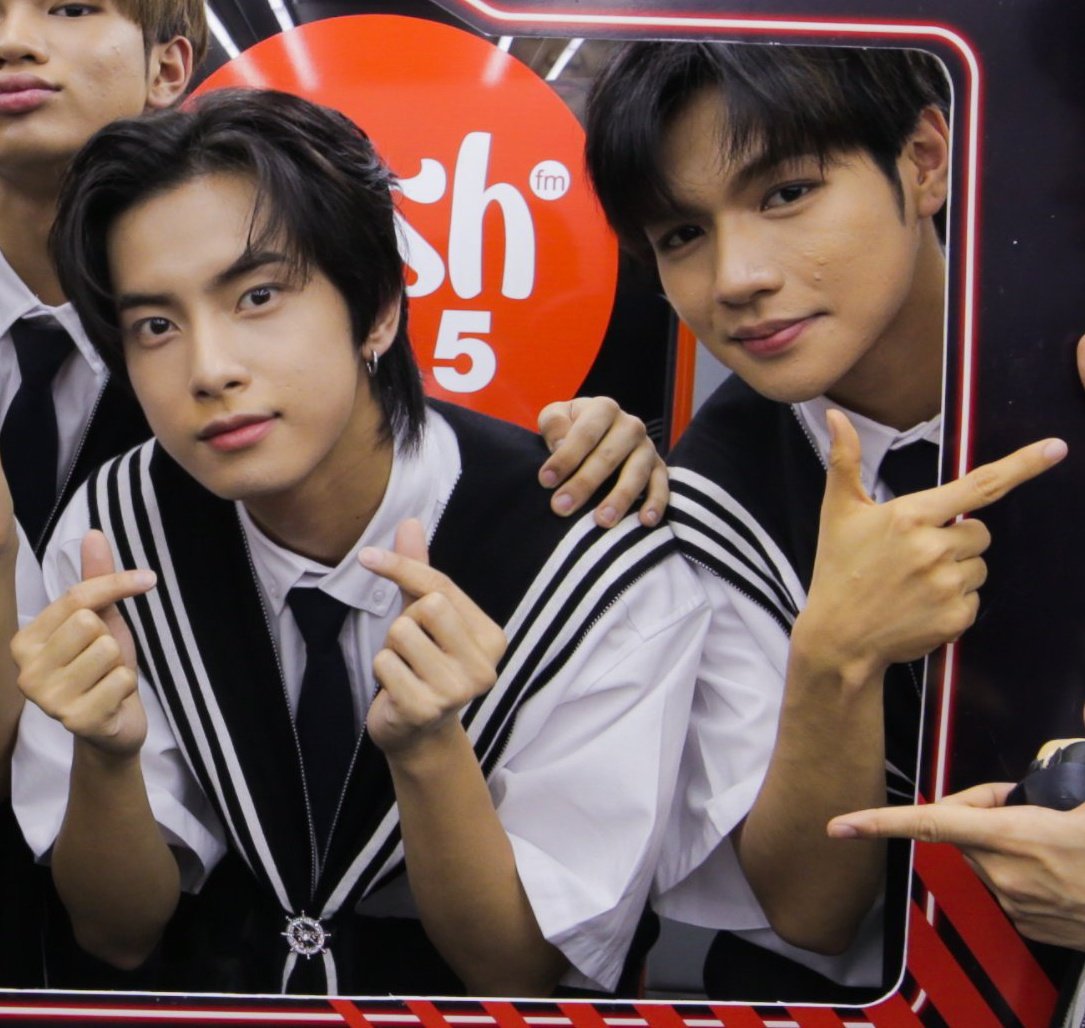 Hello 2K babies!

HORI7ON ROADSHOW ON WISH1075

#HORI7ON_WishRoadshow
#SumayawSumunod 
<a href="/Hori7onofficial/">HORI7ONofficial</a>