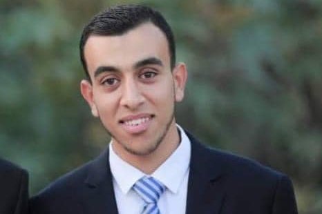 #فلسطين مقتل الصحفي حمزة مرتجى في قصف مدرسة مصطفى حافظ غربي مدينة غزة. إننا ندعو المجتمع الدولي إلى اتخاذ خطوات جادة لضمان مساءلة المسؤولين عن هذا الهجوم الوحشي. حماية الصحفيين واجب دولي، وعلى الجميع التحرك لوقف هذه الانتهاكات المستمرة لحقوق الإنسان وحرية الصحافة.