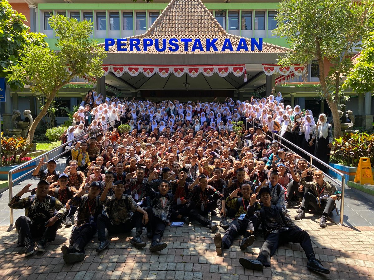 anndelova's tweet photo. Saya Annisa Zakiyatus S. dari Fakultas Sastra Bangga Menjadi Bagian dari Laskar Dewantara Muda 2024
#PKKMBUM2024
#MabaUM2024
#SinergiKreasi
#BEMUM2024
#UMtheOnlyOne
#SahabatMahasiswa
#LaskarDewantaraMuda
#universitasnegerimalang
#NareswaraDrestantaArutala
#KelompokAruna https://t.co/OePvvMUO7n