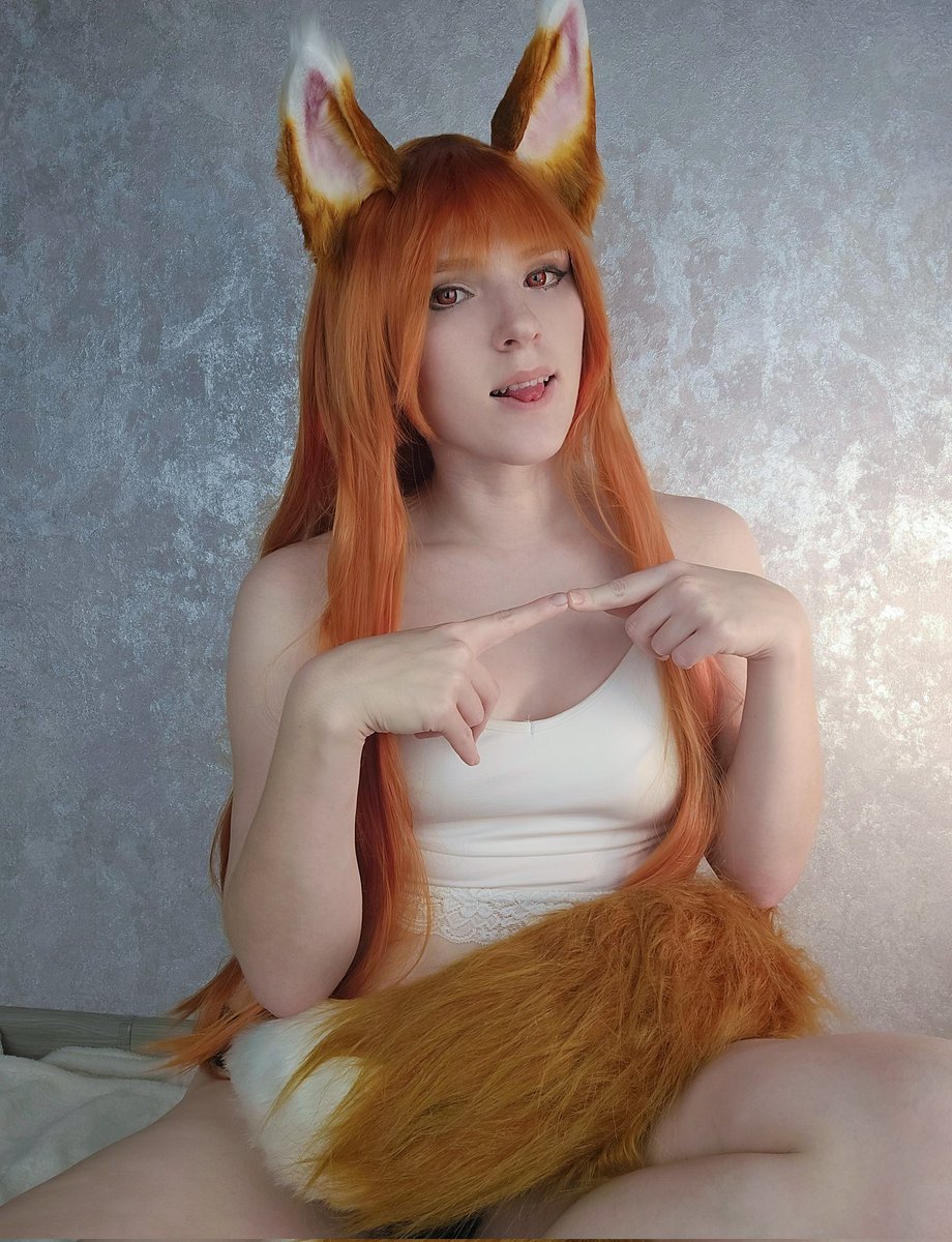kindnesskindi's tweet photo. Hey, do you have a couple apples for me? 🍎✨️
#Holo #spiceandwolf #cosplayholo https://t.co/SEYTuzhljV