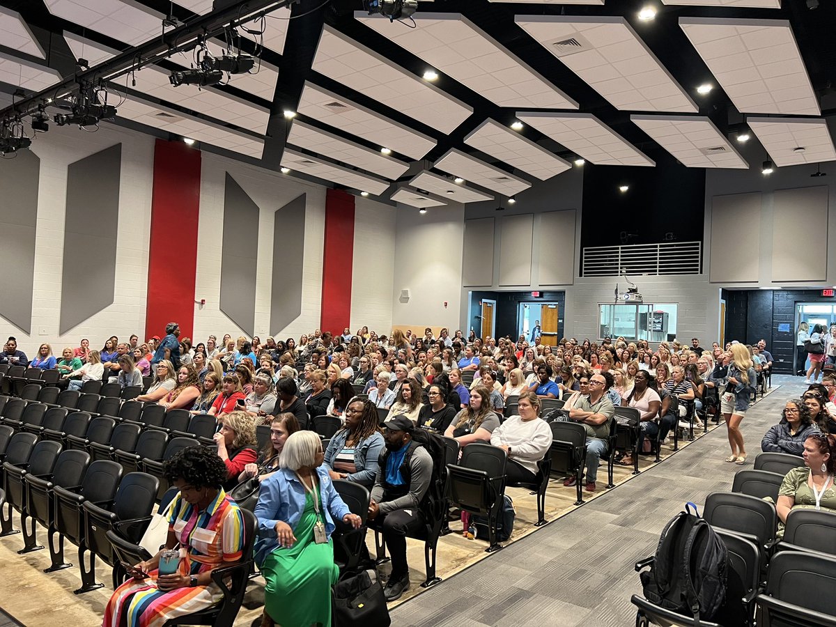 rebecca_kiker's tweet image. Full crowd for our IA session this morning! Looking forward to continuing to build relationships in this area and offer PD for continued growth! #TeamUCPS #BeTheBest  #TeamHR @kevinplue @ekraftson @AGHoulihan @UCPSNC  @UCPSNCCareers