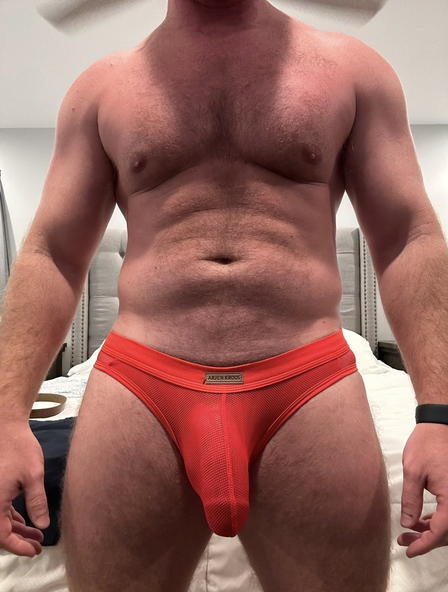 ShowerGuyJay's tweet photo. Corporate finance seminar today 😴😴😴figured it’ll be boring so wanted to be bold in my underwear choices. Should I go mesh, solid briefs or commando? Here’s wishing I was hitting the links instead 🏌️‍♂️ https://t.co/sK9KweNUGH