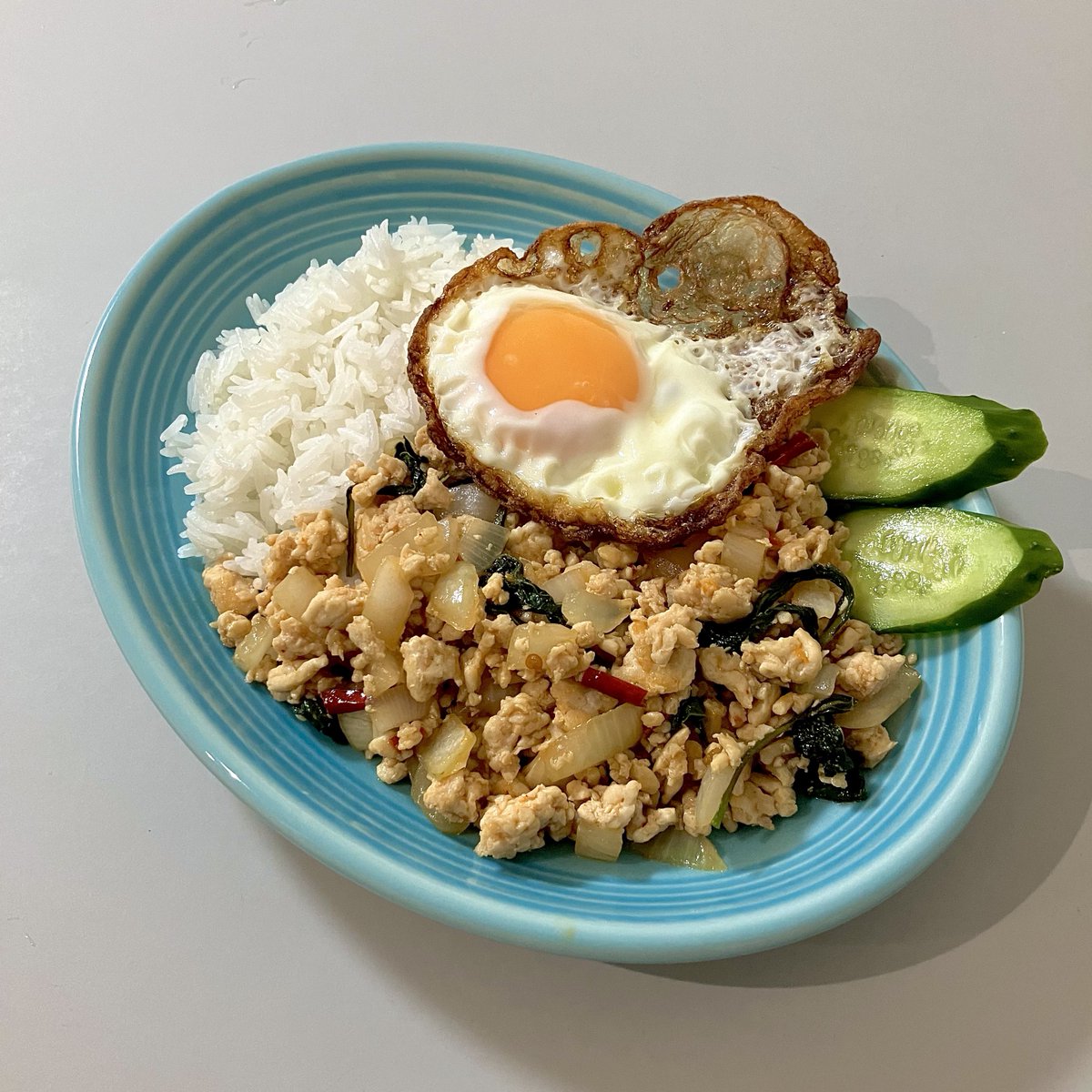emihas's tweet photo. 令和の米騒動により、今日からしばらくジャスミンライスが主食になります！エスニック好きだから嬉しいな。インド食材屋さんで5キロ2000円だった。手始めにガパオライスにしたよー。 https://t.co/AhL0ngluRU