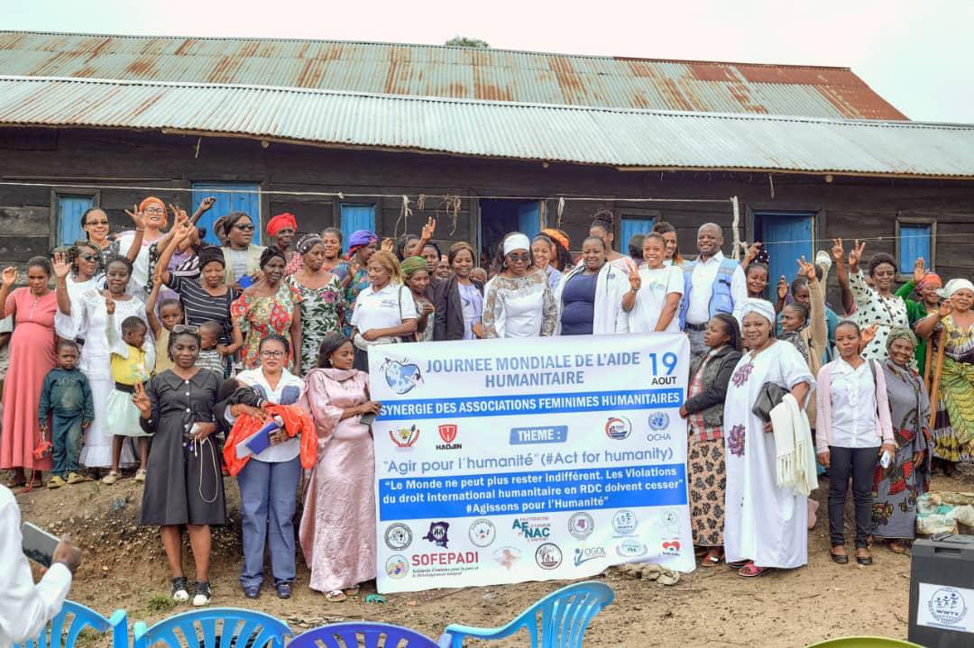 sofepadi's tweet photo. À cette occasion, #sofepadi a participé aux expositions organisées par @UNOCHA_DRC
À travers notre stand à Bunia, ce fut l'opportunité de présenter nos produits et services. Nous avons aussi apporté soutien aux PDI à Beni, en collaboration avec d'autres organisations féminines. https://t.co/zUXuFUfLIt