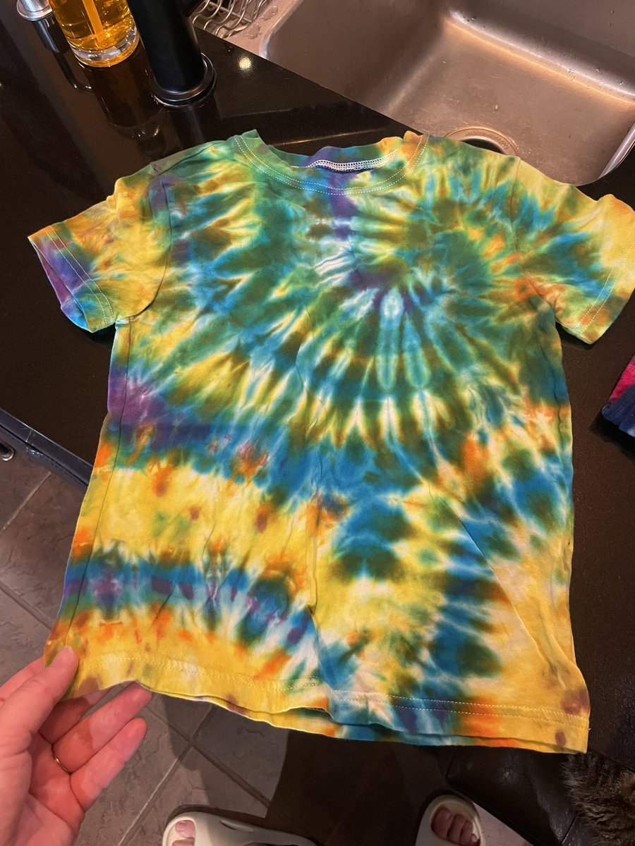 .<a href="/katie_moroski/">Katie Moroski</a> surprised me and ordered me a buncha sweet <a href="/WTEDradio_/">WTED Goose Radio</a> swag from <a href="/BoboMoreArts/">BoBo MoreArts</a>. ❤️

And that jerk sent a buncha extra stuff because he’s the worst. Including a lil’ dye for James. 🥹

Love you, buddy. Happy to be in your orbit. Same goes for all y’all WTEDers. ✌️