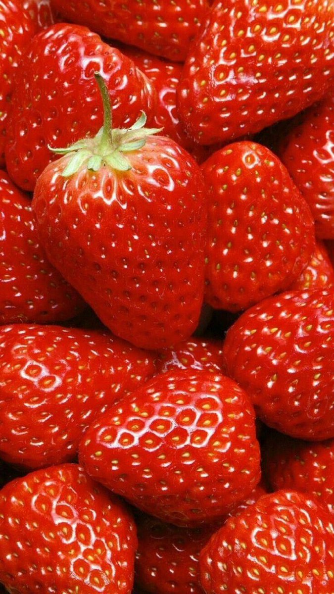 الفراوله 
•1- مصدر رئيسي لمضادات الأكسدة تساعد مضادات الأكسدة في ثمار الفراولة على تقليل الإجهاد التأكسدي. ... 
•2- غنية بفيتامين C. ... 
•3- تحمي من مخاطر أمراض القلب ... 
•4- تقليل مخاطر الإصابة بالخرف ... 
•5- تحسين مستويات الكوليسترول في الدم ...