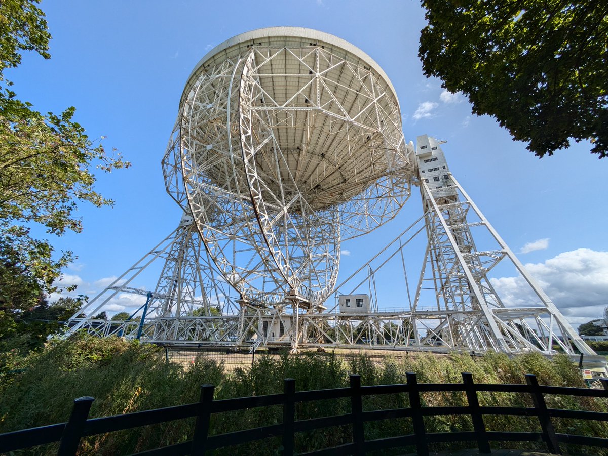 radioquiet's tweet photo. It's a rather beautiful day at the office today. https://t.co/lMee7ZNyit