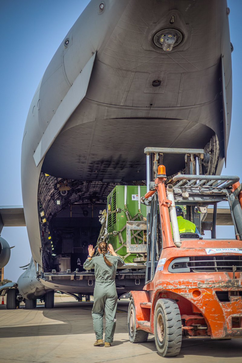US_EUCOM's tweet image. #LogisticsinAction ✈️ The Heavy Airlift Wing based in Pápa, Hungary, highlights the critical role of #logistics &amp;amp; #ReadyandPostured forces during Exercise #ArcaneThunder. 

This multinational exercise, involving the 🇺🇸🇩🇪🇲🇦&amp;amp;🇬🇧, advances multi-domain operations &amp;amp; strengthens our…