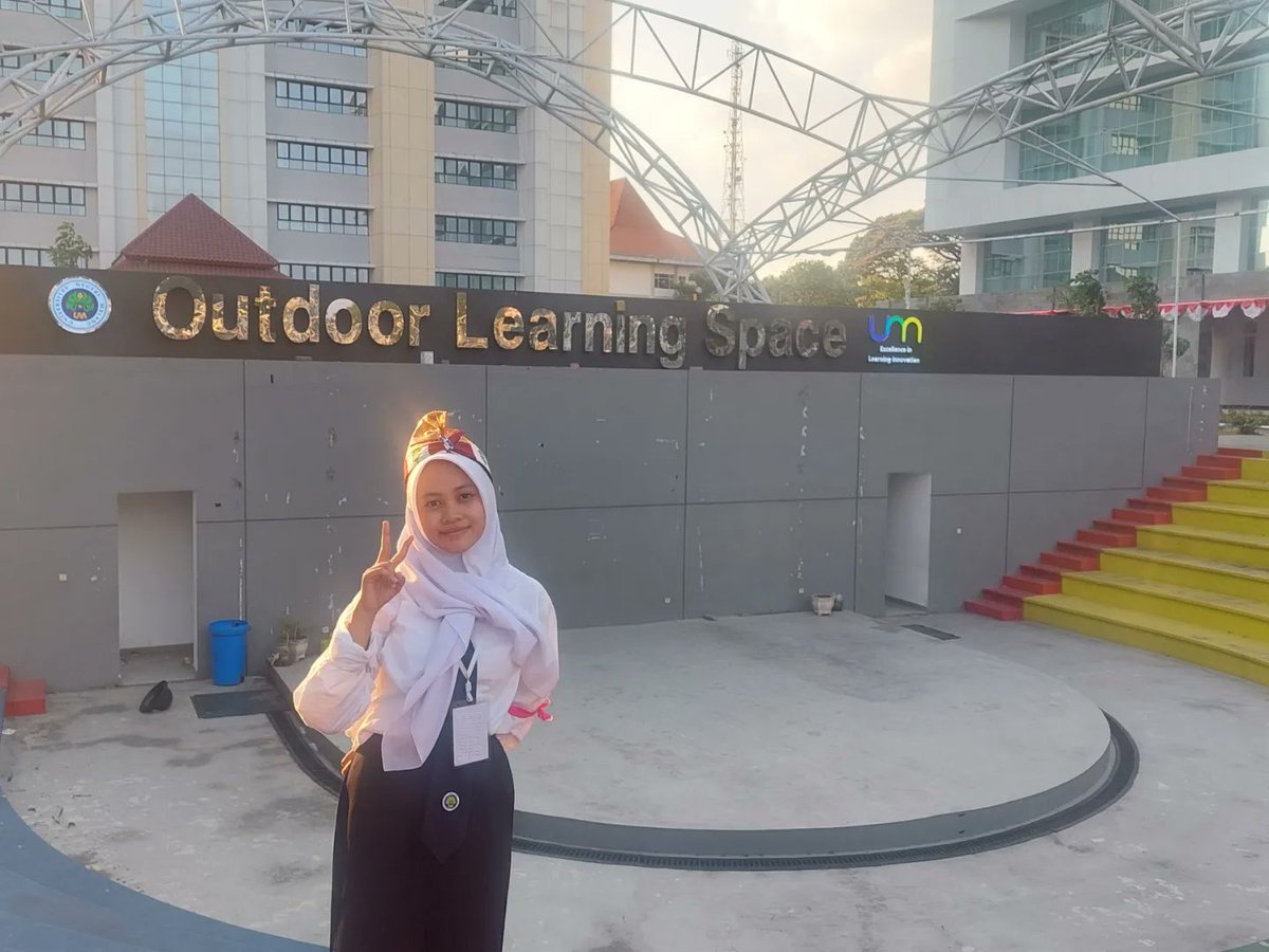 zhrrrr202's tweet photo. Saya Putri Fatimah A dari Fakultas Vokasi Bangga Menjadi Bagian dari Laskar Dewantara Muda 2024
#Day3PKKMBUM2024
#PKKMBUM2024
#MabaUM2024
#SinergiKreasi
#BEMUM2024
#UMtheOnlyOne
#SahabatMahasiswa
#LaskarDewantaraMuda
#universitasnegerimalang https://t.co/P4bJN1s47l