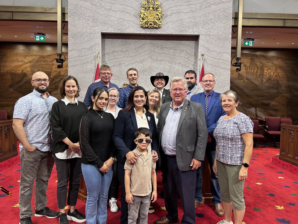 SenatorRobBlack's tweet photo. Yesterday afternoon, I was glad to give a tour of the Senate of Canada building to a few municipal councillors who are in town for the annual AMO conference. @SenateCA #RuralMatters https://t.co/wUvrDxBDj5