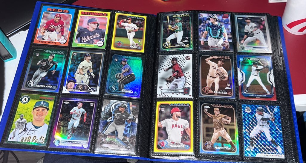 TheLouCardPulls's tweet photo. Some stuff for trade 🐸

. https://t.co/T8rpXWPf9b