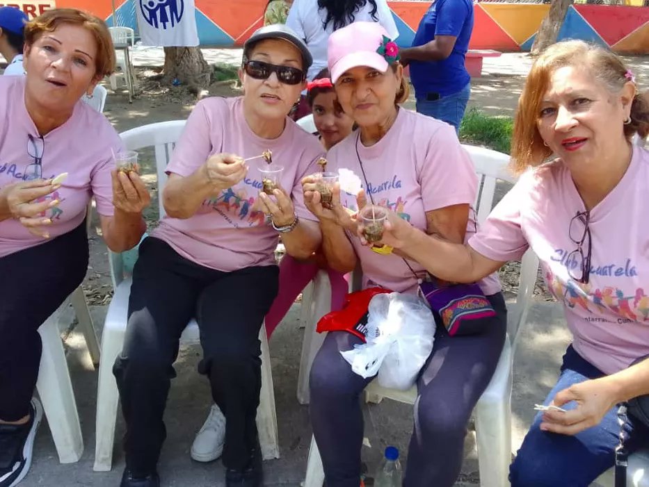 FidaesSuc's tweet photo. Compartiendo la experiencia del cultivo de mejillón y bondades del mismo con el club de abuelos de Cantarrana quienes degustaron unos ricos mejillones cultivados y engordados en nuestras instalaciones. "Acuicultura es Amor por Sucre"

@NicolasMaduro 
@GPintoVzla 

#ComunaONada https://t.co/yRbiaj3FNY
