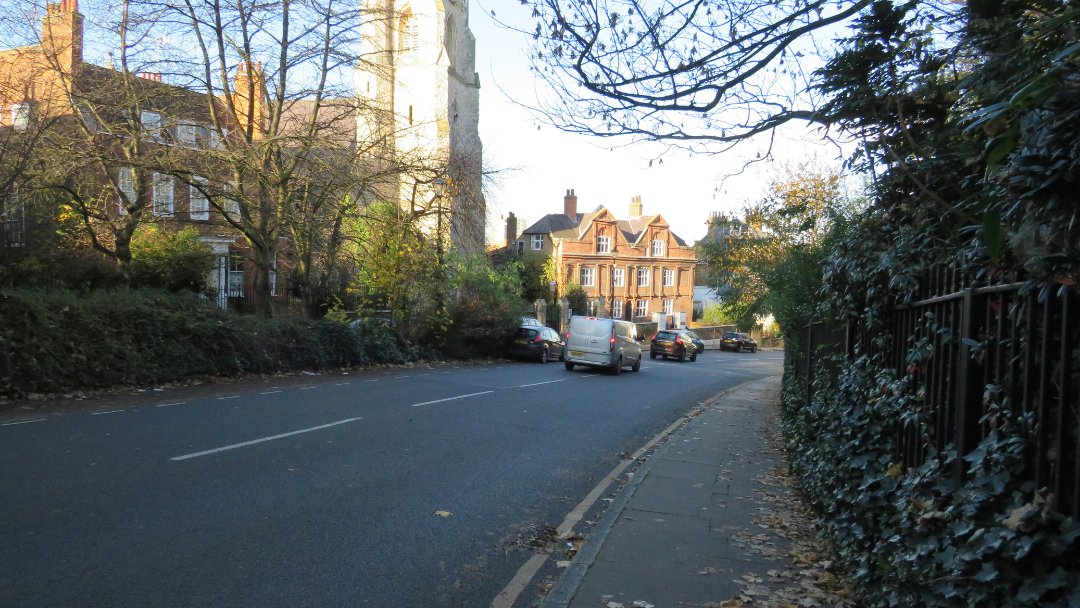 Following extensive engagement, a decision has been made to trial traffic calming measures in east and west Greenwich this autumn, helping to tackle air pollution, improve road safety, and reduce traffic.

Read more on the trial👉royalgreenwich.gov.uk/east-and-west-…