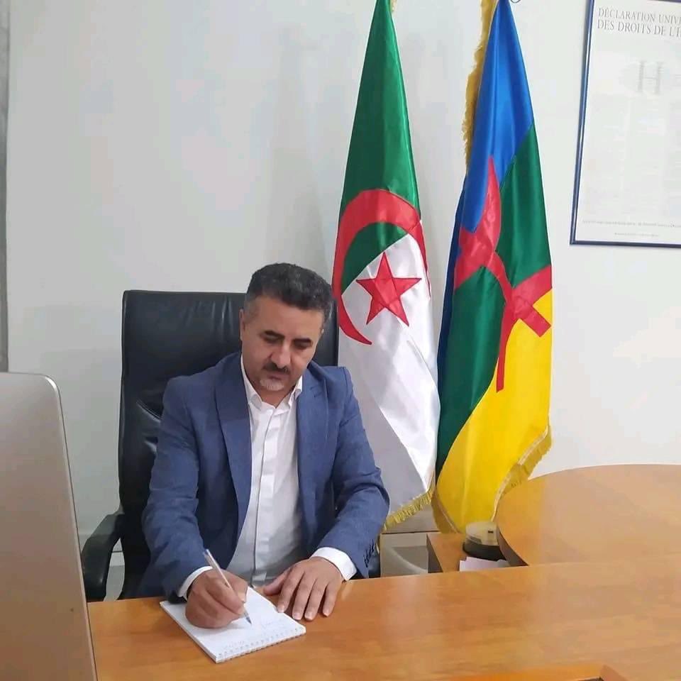 SaidBoudour31's tweet image. #الجزائر #إعتقال رئيس حزب التجمع من أجل الثقافة والديمقراطية عثمان معزوز وعدد من مرافقيه لإحياء ذكرى 20 أوت.
Arrestation du président du #RCD avec certains militants politiques.