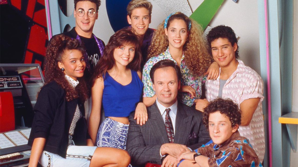 landofthe80s's tweet photo. "Saved by the Bell" debuted on tv today in 1989. The series ran until May 22, 1993 and aired a total of 86 episodes. #80s #80stv #1980s https://t.co/ao6c7nyOb0