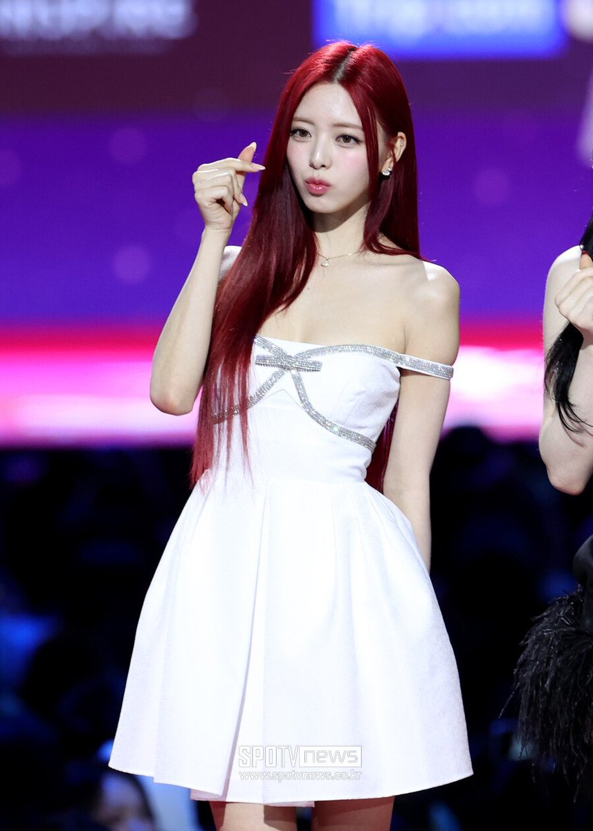 yunasgin's tweet photo. 𝓐dorned in a resplendent white gown, I stand poised, a vision of ethereal beauty, ready to captivate the SBS Gayo Daejeon stage. Every detail meticulously curated, a symphony of elegance awaits its grand crescendo ୭  ۫ ۪ 𝆴 https://t.co/LCnqqpk5d7