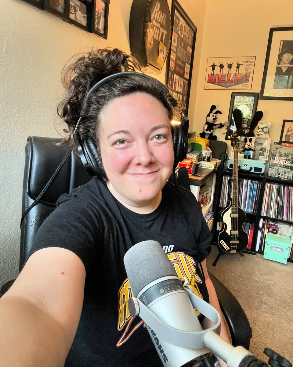 caitlinlarkin's tweet image. Happy National Radio Day! 📻 🎙️ 

#nationalradioday #radiodj #radio